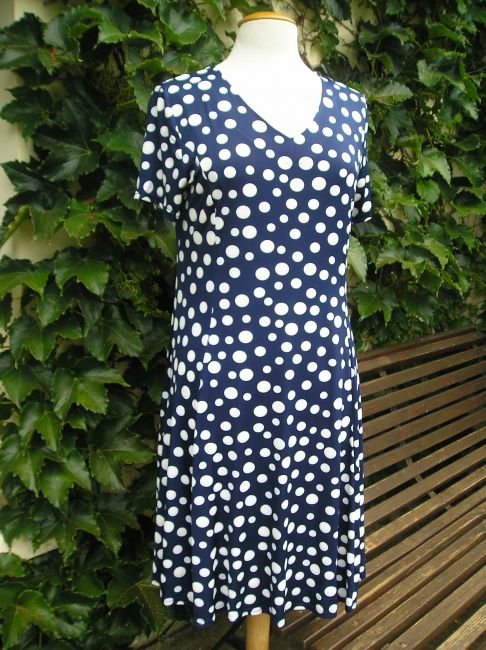 robe à pois personne âgée